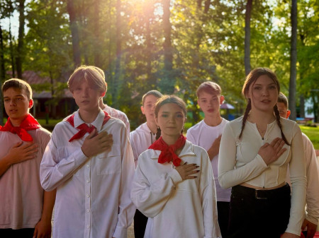 Смотр строя и песни: Орлята покорили эпоху пионерии! 